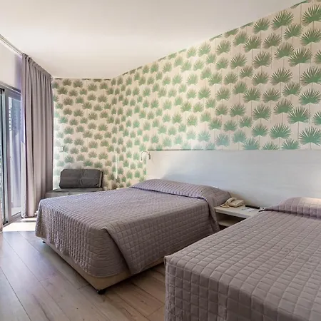 מלון Harmony Bay 3*