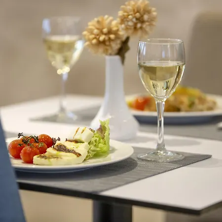 Harmony Bay מלון